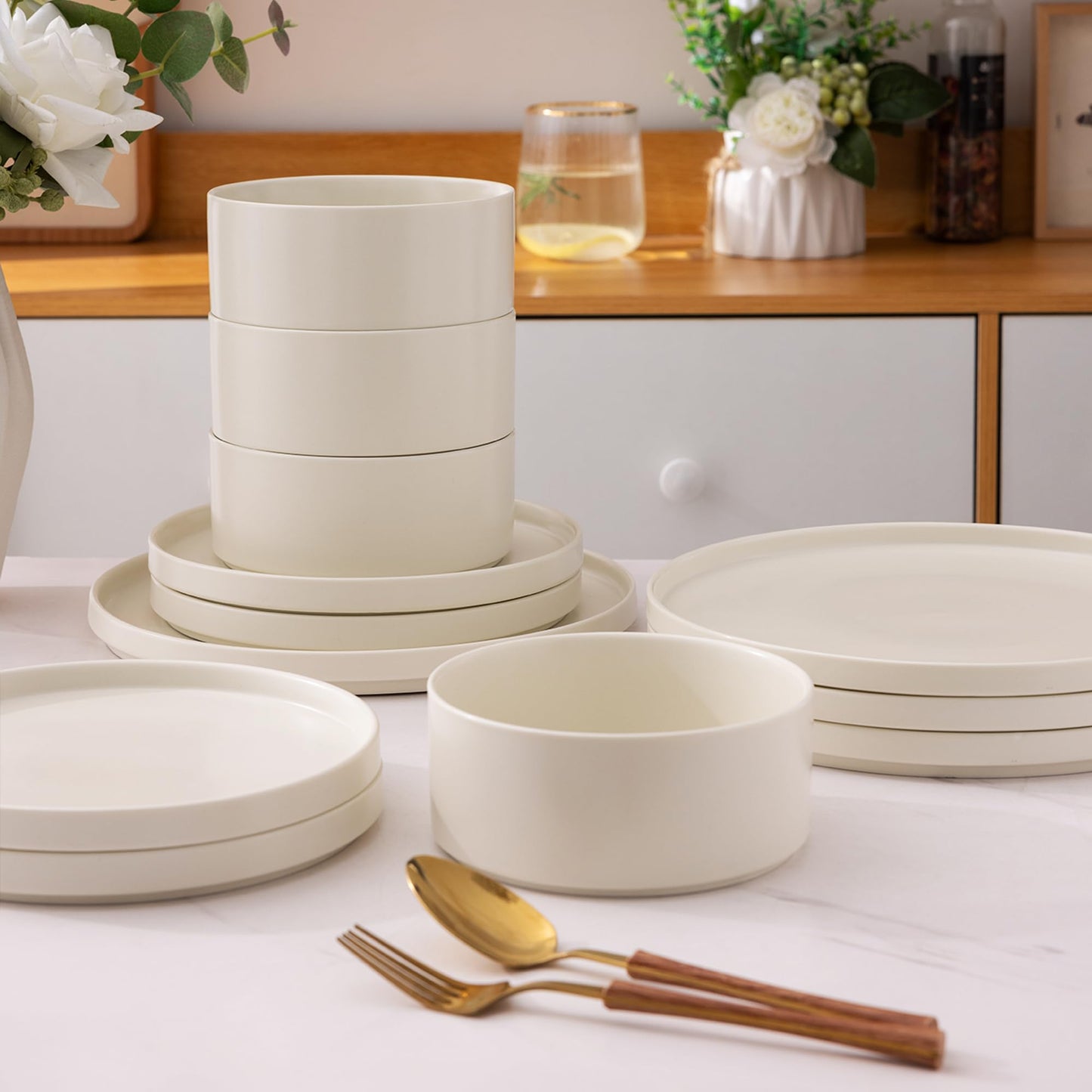 12-Piece Ceramic Dinnerware Set – Plates and Bowls for 4, Chip & Crack Resistant, Dishwasher & Microwave Safe, Matte Finish