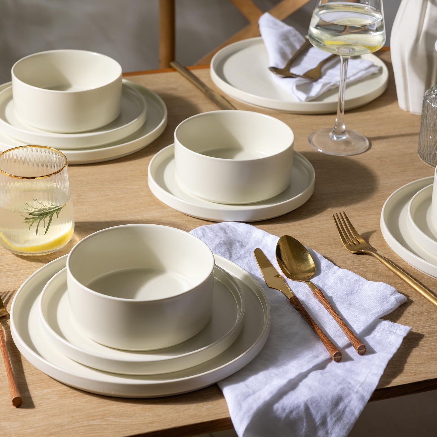 12-Piece Ceramic Dinnerware Set – Plates and Bowls for 4, Chip & Crack Resistant, Dishwasher & Microwave Safe, Matte Finish