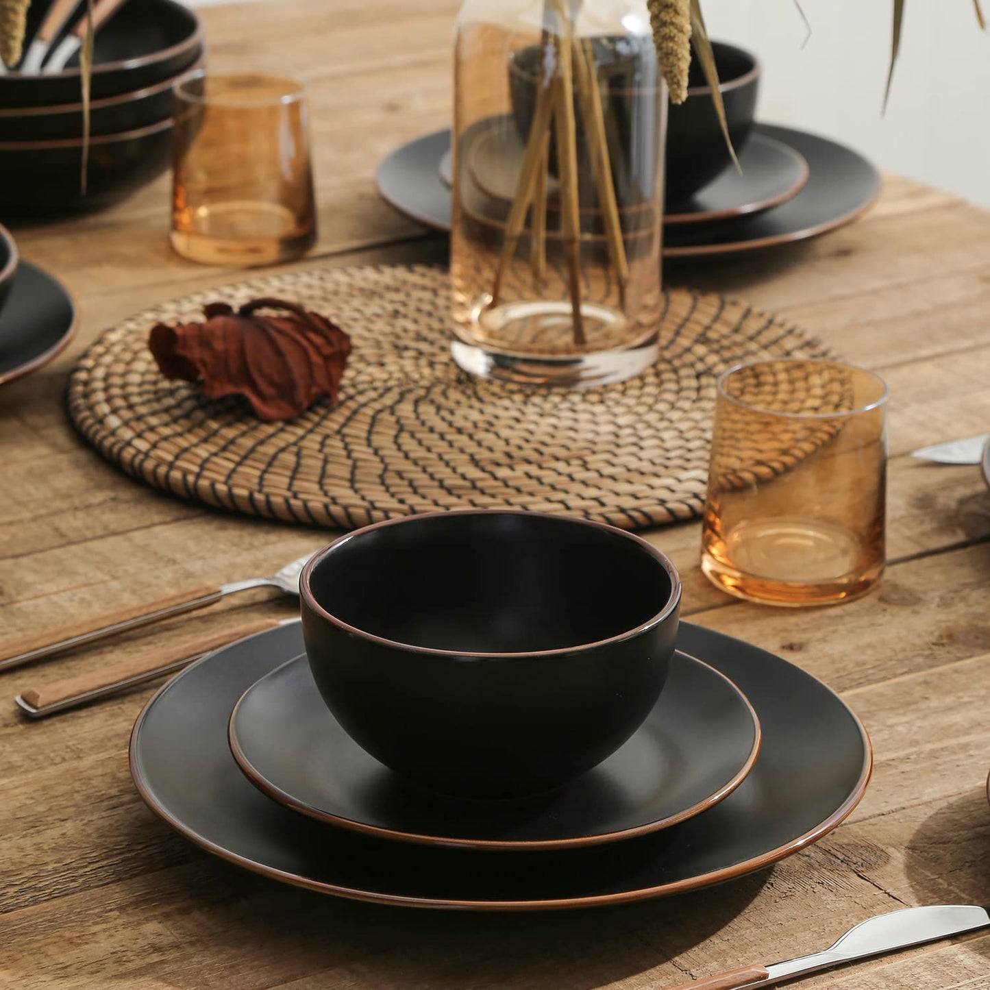 Brasa 32-Piece Modern Stoneware Dinnerware Set – Plates & Bowls for 8
