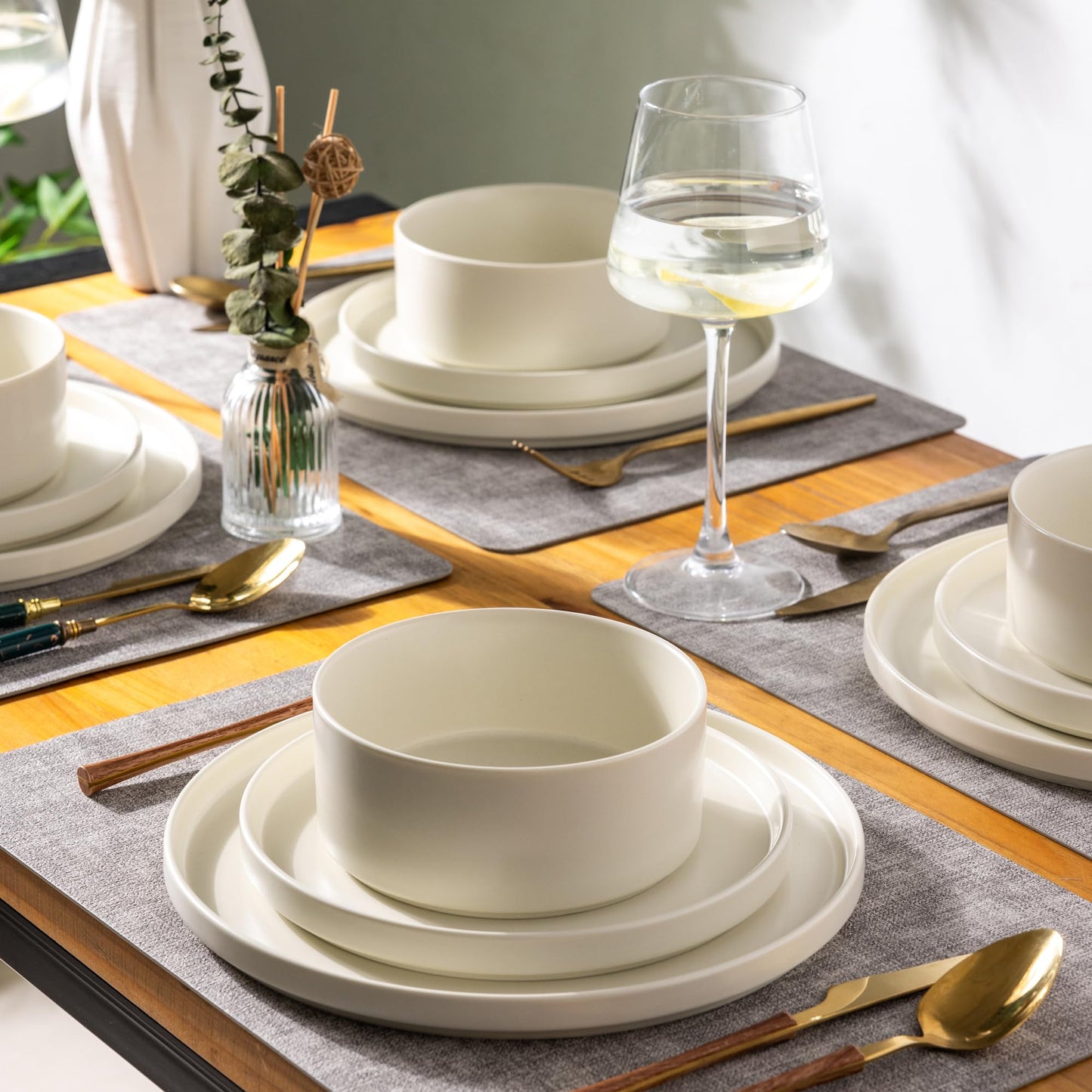 12-Piece Ceramic Dinnerware Set – Plates and Bowls for 4, Chip & Crack Resistant, Dishwasher & Microwave Safe, Matte Finish